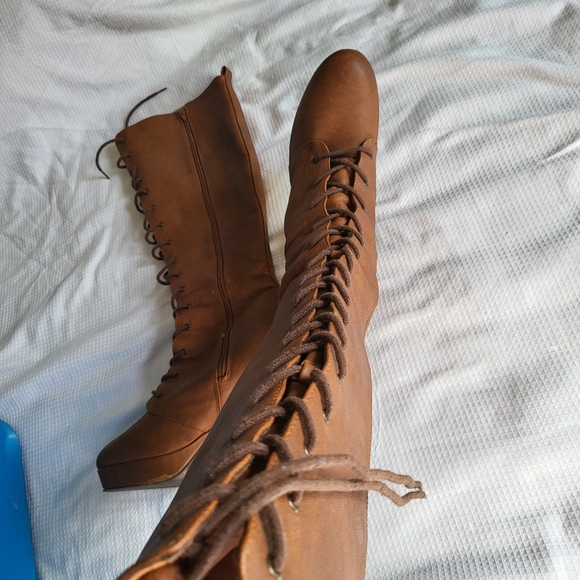 Brown lace-up heels(boots) - Picture 2 of 3